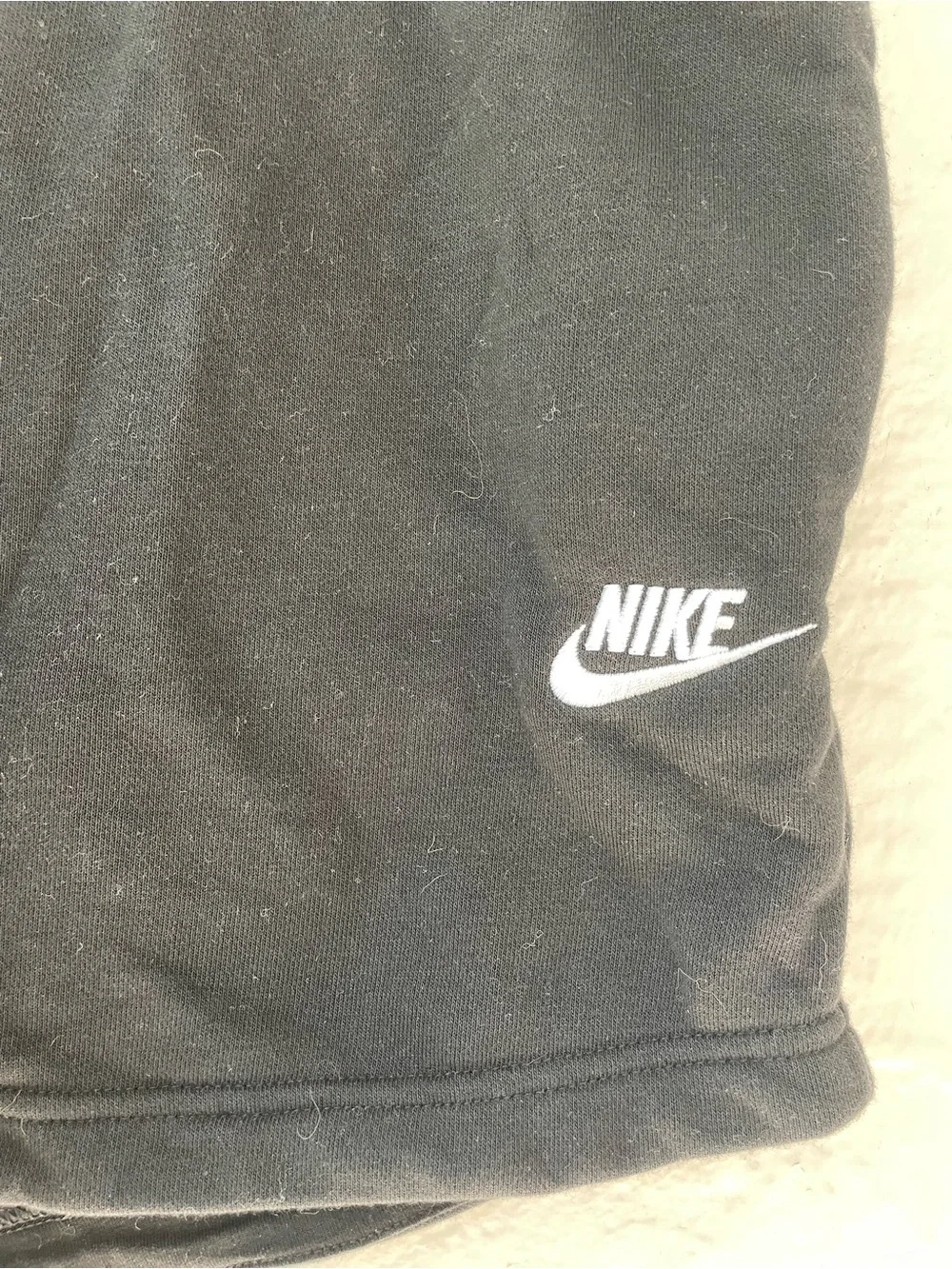 Black Nike athletic cotton blend sweat shorts drawstring pockets; size L